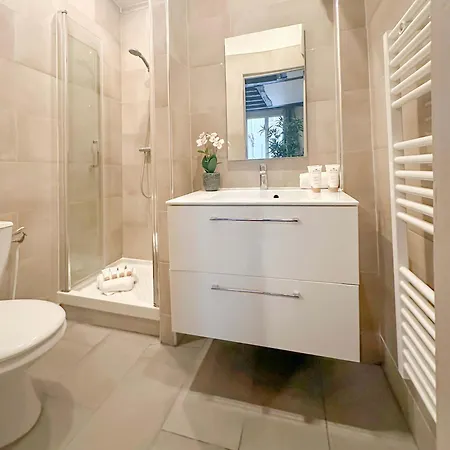 Elegant Steps Away From Iconic Landmarks *