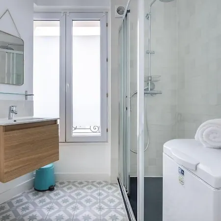 Cosy With 270 Degrees View On Streets Apartment