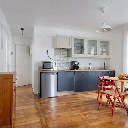 Apartment Cosy With 270 Degrees View On Streets Paris