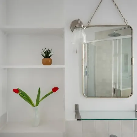Apartment Cosy With 270 Degrees View On Streets