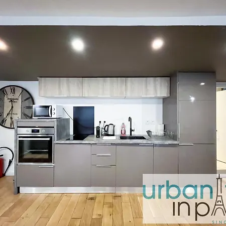 Urban Flat 89 - Charming 3 Bedroom Flat In *