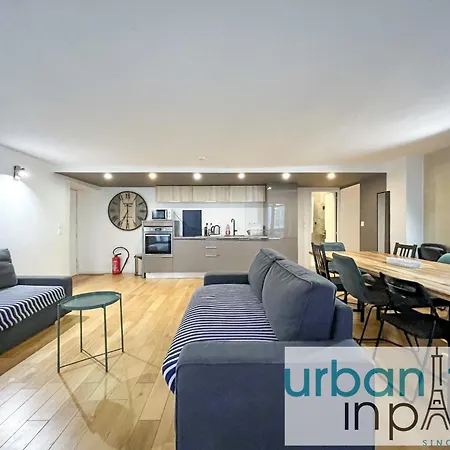 Apartment Urban Flat 89 - Charming 3 Bedroom Flat In *