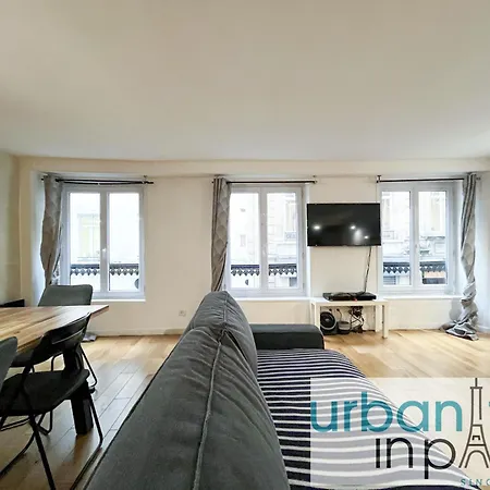 Urban Flat 89 - Charming 3 Bedroom Flat In Apartment *