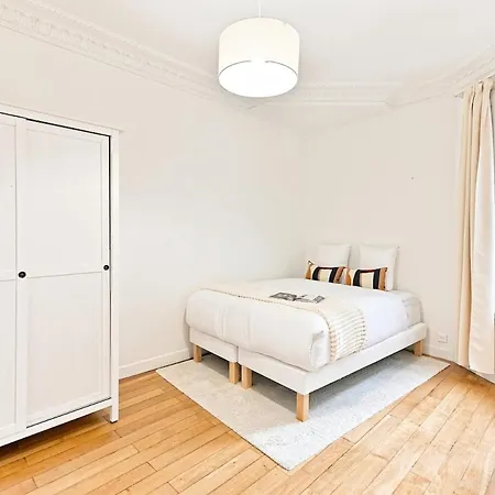 Apartment Spacious And Bright Paris