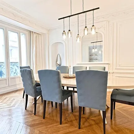 Spacious And Bright Apartment Paris