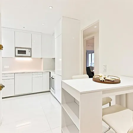 Spacious And Bright Apartment Paris