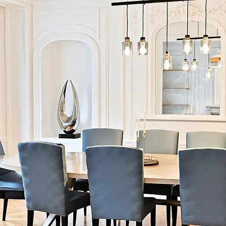 Spacious And Bright Paris
