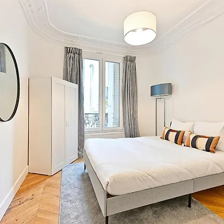 Apartment Spacious And Bright