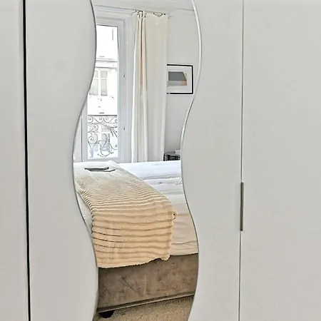 Spacious And Bright Apartment *