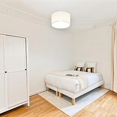 Spacious And Bright * Paris