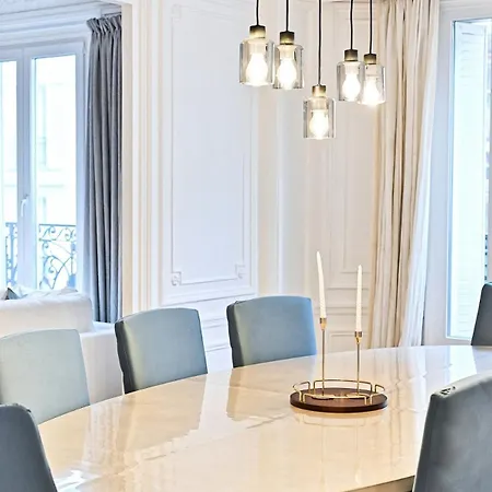 Spacious And Bright Apartment