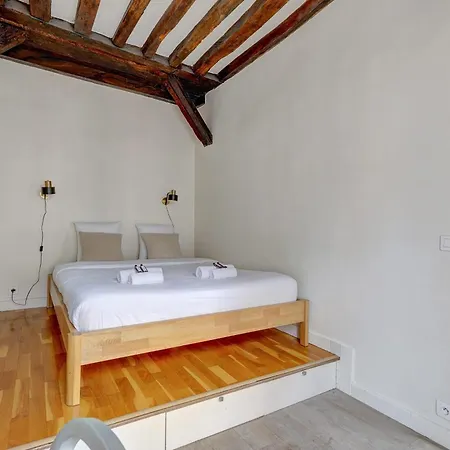 Bm-splendeur Et Espace Au Coeur Du Marais Apartment