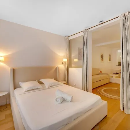 Hot District Faubourg Saint-denis Apartment *