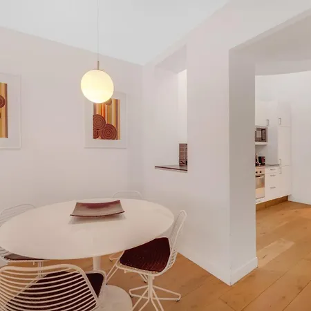 Hot District Faubourg Saint-denis *