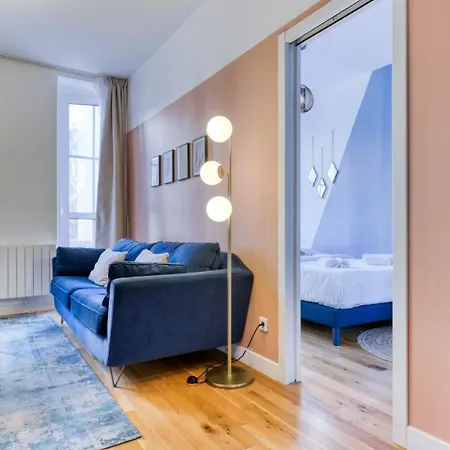 Blue Design 2bdr Flat In The Heart Of Bastille Apartment