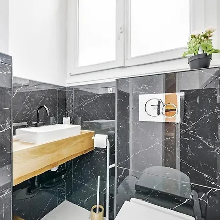 Blue Design 2bdr Flat In The Heart Of Bastille *