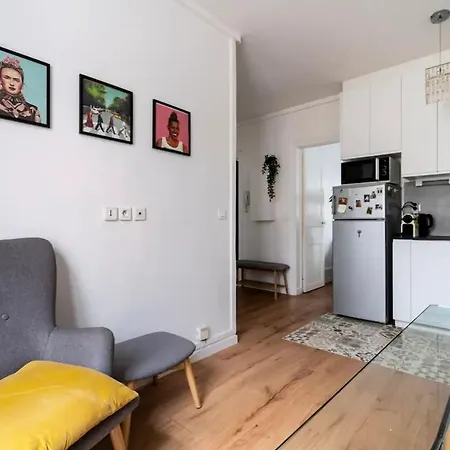 Apartment And Cozy Parisian