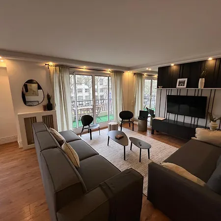 Tour Eiffel 120 M2 *