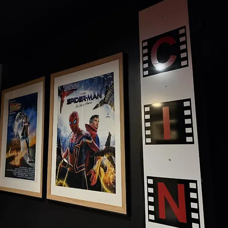 80 - Cinema Sebastopol Apartment *