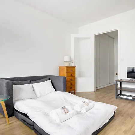 Lea Beautiful Parisian Apartment Paris