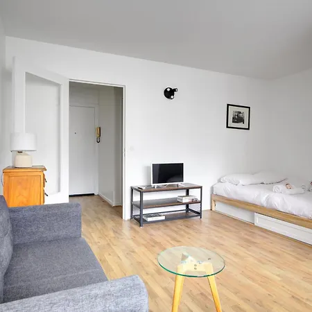 Lea Beautiful Parisian Apartment