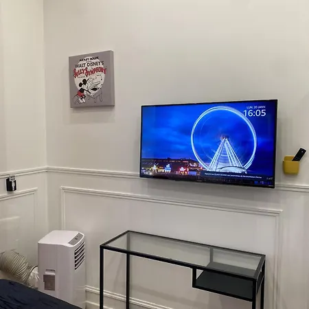Urban Flat 72 - Pretty 3 Bedroom Flat - Triangle D Or