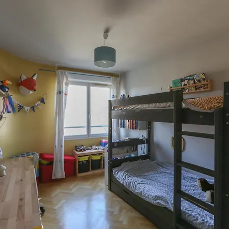 Family Of 102 M2 In The Heart Of The 19th *