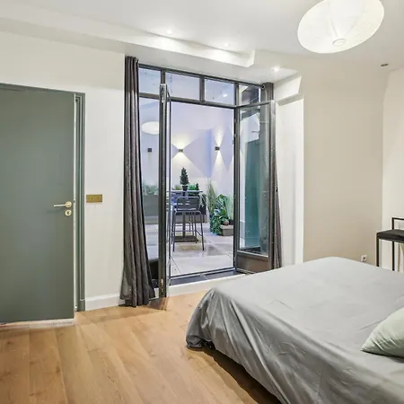 Luxury In The Heart Of St Germain A/c 3 Bedroom Outdoor Apartment Paris