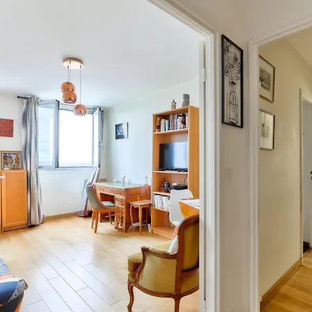 1br Flat View On Eiffel Tower And Sacre-coeur Apartment