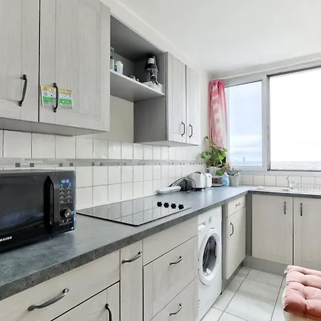 1br Flat View On Eiffel Tower And Sacre-coeur Paris