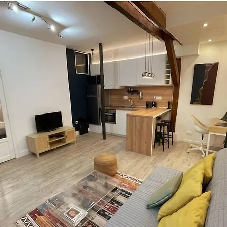 Apartment On Rue Morvan Paris