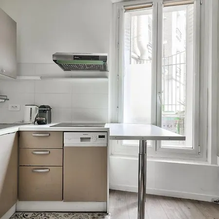 Apartment Superb 1br Flat 2min Walk From The Metro Station Paris