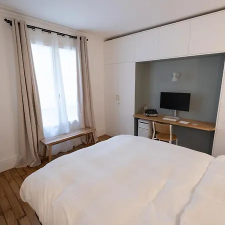Minimalist Haussmannian 11