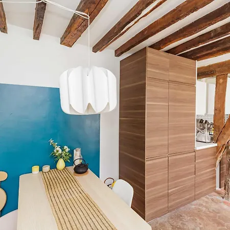 And Bright 40 M For 2 Near Belleville Apartment Paris