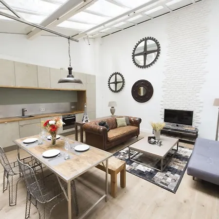 Show Time Apartment *