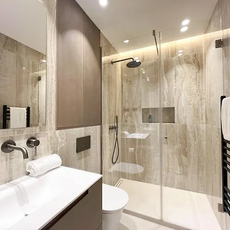 Urban Flat 191 - Luxury 3 Bedroom - Madeleine Appartement *