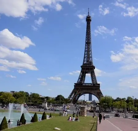 Eiffel Tower Oasis 30m From Eiffel Tower Проживание в семье Париж