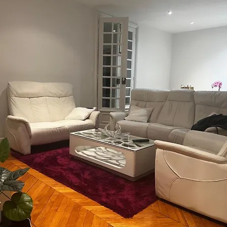 Проживание в семье Eiffel Tower Oasis 30m From Eiffel Tower *