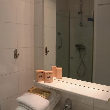 Eiffel Tower Oasis 30m From Eiffel Tower Проживание в семье Париж