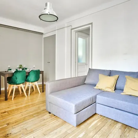 Le Marais Free Netflix Apartment