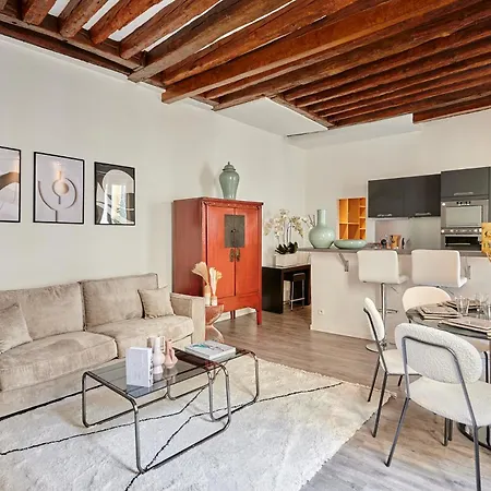 Apartment Center Of By Prestige Paris