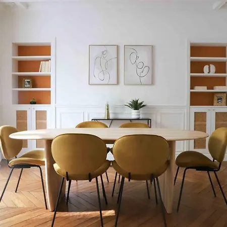 Charming 3 Bedroom Haussmannien In 17th *