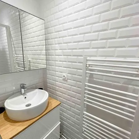 Charming 3 Bedroom Haussmannien In 17th Apartment Paris