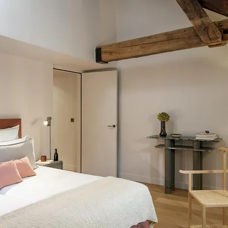 De Pourtales Lägenhetshotell 5*