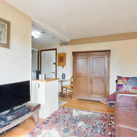 Lovely 1 Bedroom Near Sacre-coeur Basilica Apartment