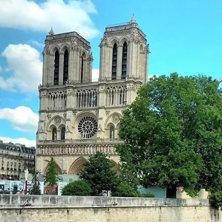 Lovely 1 Bedroom Near Sacre-coeur Basilica Apartment