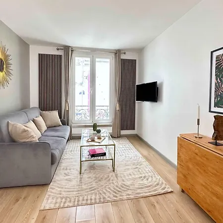 Comfortable Family Flat In * Paris