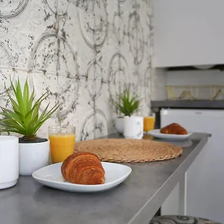 Apartment Parisien 20m2 En Face Du Musee Grevin - 2p