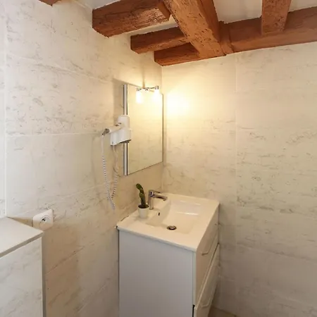 Parisien 20m2 En Face Du Musee Grevin - 2p Apartment *