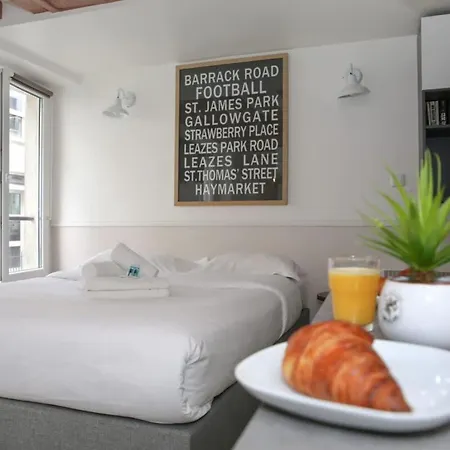 Parisien 20m2 En Face Du Musee Grevin - 2p Apartment Paris